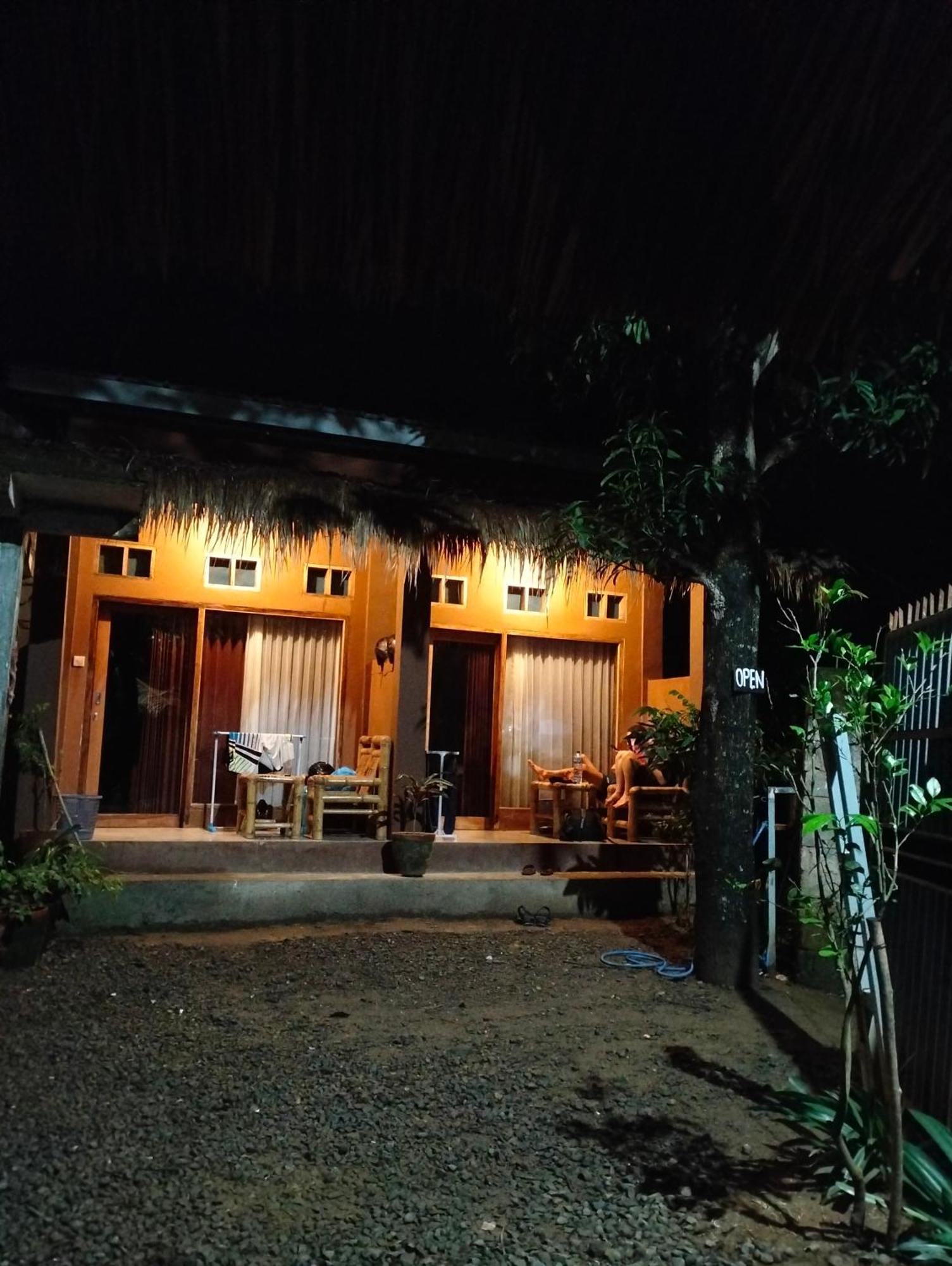 Fullmoon Homestay Kuta  Εξωτερικό φωτογραφία